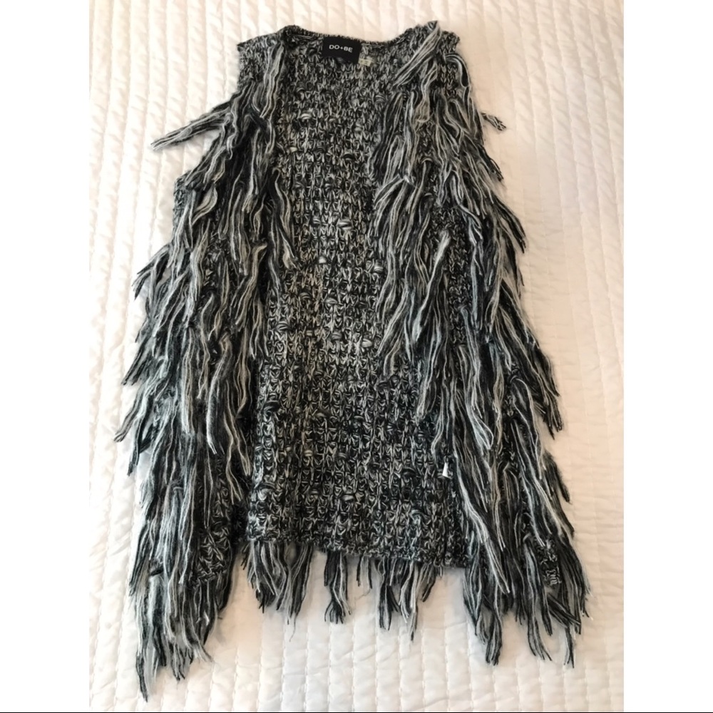 DO+BE Black and White Fridge Vest